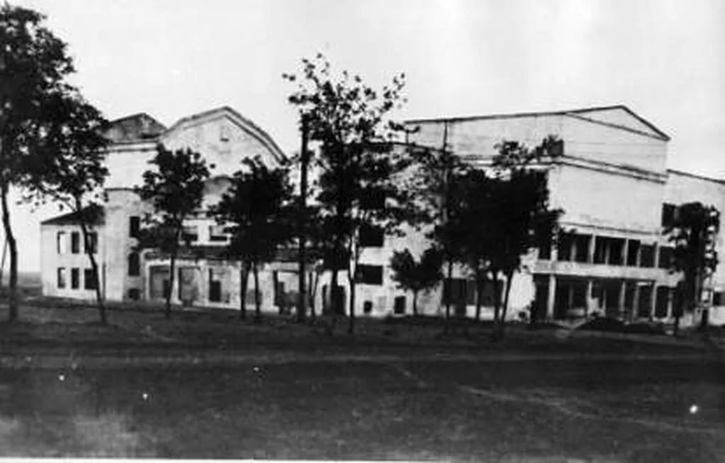 Гигант ДК Горького 1943 г