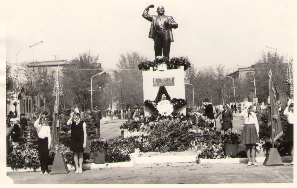 Площадь  Ленина 1975 год