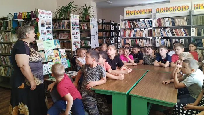 Я с книгой мир природы открываю. (4)