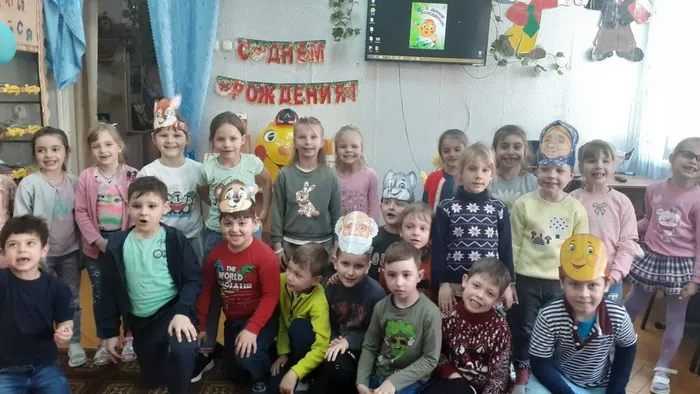 2 Из муки он был печен, на окошке был стужен