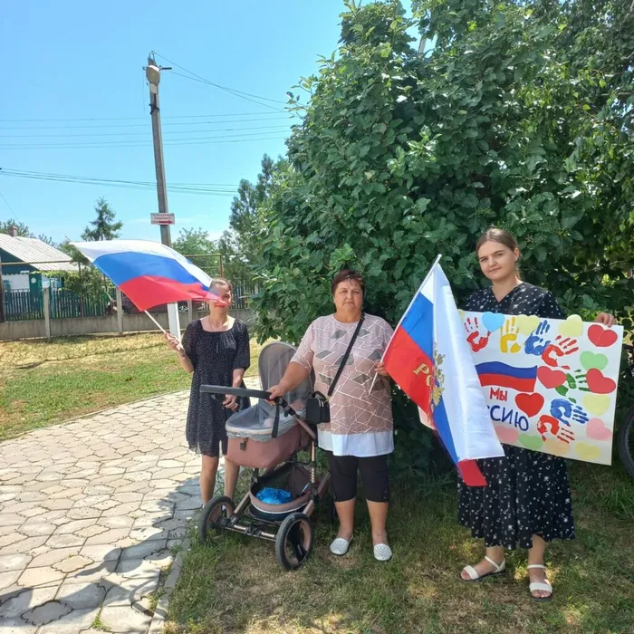 1.Патриотический час Я в России рожден