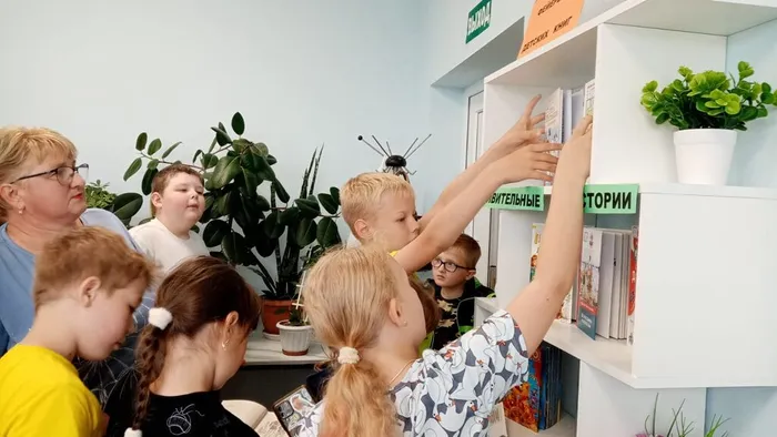 Выставка-просмотр «Фейерверк детских книг», отдел села Бараники