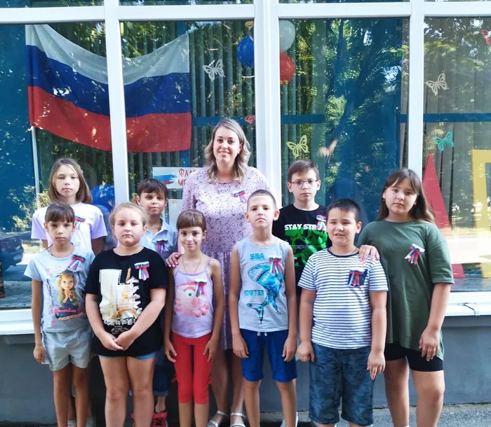 Гордо реет флаг Российский (1)